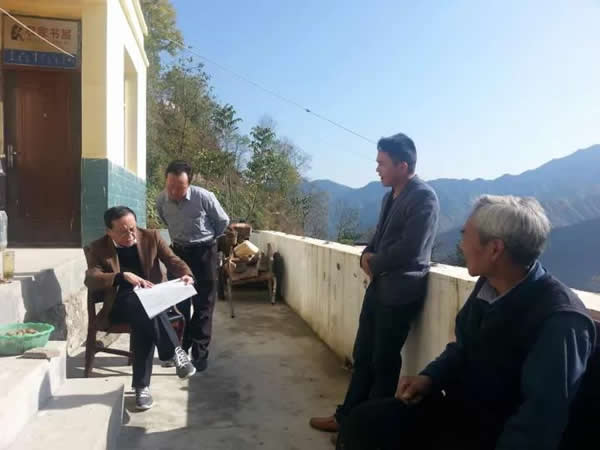 隴運集團公司董事長、黨委書記李寅祥率相關人員專程前往精準扶貧點進行深入調研