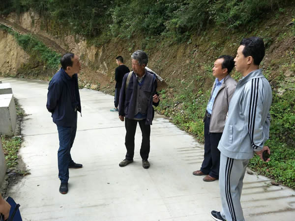 隴運集團公司黨委書記、董事長李寅祥同志深入琵琶鎮(zhèn)寧強村開展幫扶工作