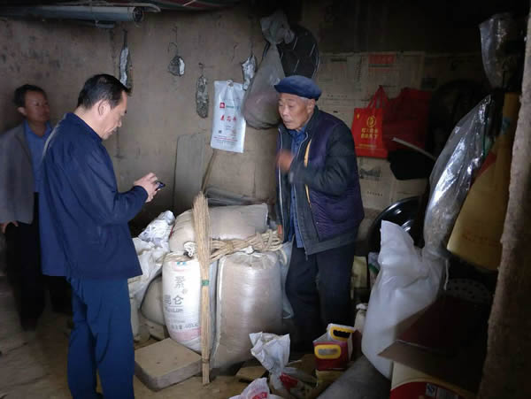 隴運集團公司黨委書記、董事長李寅祥同志深入琵琶鎮(zhèn)寧強村開展幫扶工作