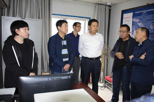 市交通運(yùn)輸局黨組副書(shū)記、市運(yùn)管局局長(zhǎng)何濤一行到隴運(yùn)集團(tuán)公司檢查國(guó)慶節(jié)前安全生產(chǎn)工作