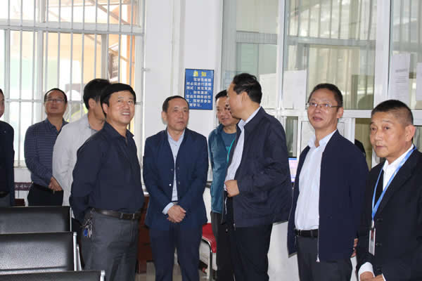 市安委辦主任、安監(jiān)局局長李永宏一行到隴運(yùn)集團(tuán)公司檢查指導(dǎo)工作