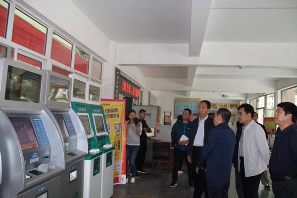 市安委辦主任、安監(jiān)局局長李永宏一行到隴運(yùn)集團(tuán)公司檢查指導(dǎo)工作