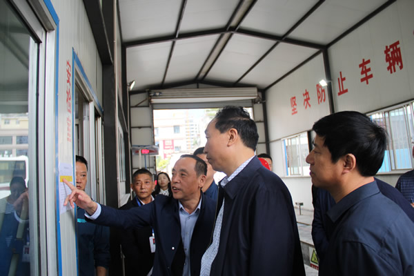 市安委辦主任、安監(jiān)局局長李永宏一行到隴運(yùn)集團(tuán)公司檢查指導(dǎo)工作