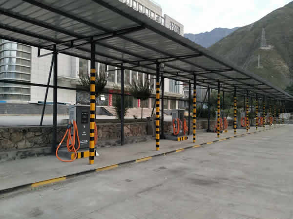 隴運(yùn)集團(tuán)武都公交公司第三批新能源公交車(chē)暨第二批充電樁投入運(yùn)營(yíng)