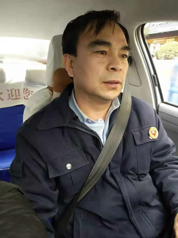 【拾金不昧】為隴運集團潤祥出租車公司駕駛員“王劉德”點贊！！