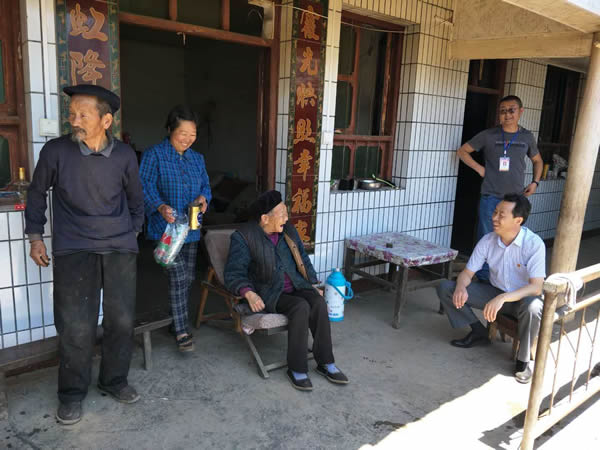 隴運集團(tuán)公司深入寧強村開展迎“七一” 幫扶主題實踐活動