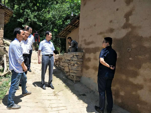 隴運集團(tuán)公司深入寧強村開展迎“七一” 幫扶主題實踐活動