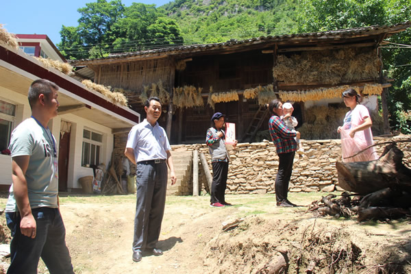 隴運集團(tuán)公司深入寧強村開展迎“七一” 幫扶主題實踐活動