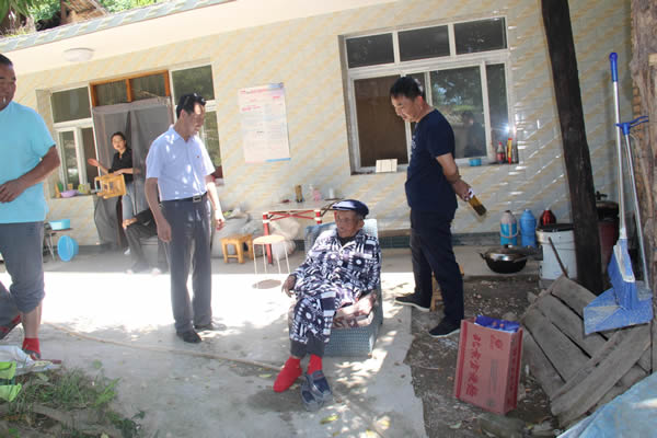 隴運集團(tuán)公司深入寧強村開展迎“七一” 幫扶主題實踐活動