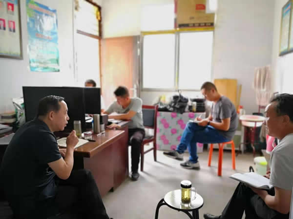 隴運(yùn)集團(tuán)公司黨委書記、董事長李寅祥深入琵琶鎮(zhèn)寧強(qiáng)村檢查指導(dǎo)幫扶工作