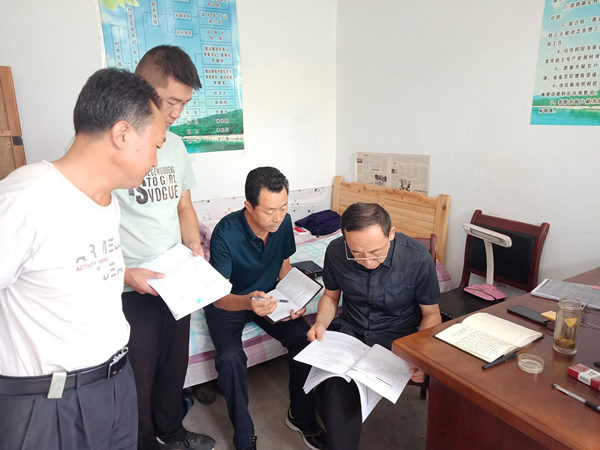 隴運(yùn)集團(tuán)公司黨委書記、董事長李寅祥深入琵琶鎮(zhèn)寧強(qiáng)村檢查指導(dǎo)幫扶工作