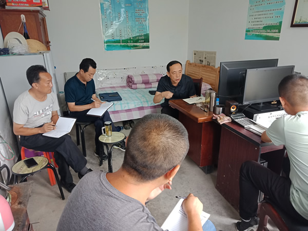 隴運(yùn)集團(tuán)公司黨委書記、董事長李寅祥深入琵琶鎮(zhèn)寧強(qiáng)村檢查指導(dǎo)幫扶工作