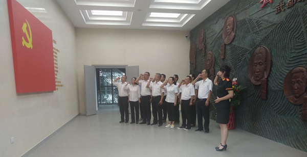 隴運集團(tuán)武都汽車站黨支部迎國慶70周年 “銘記歷史 緬懷先烈”主題活動