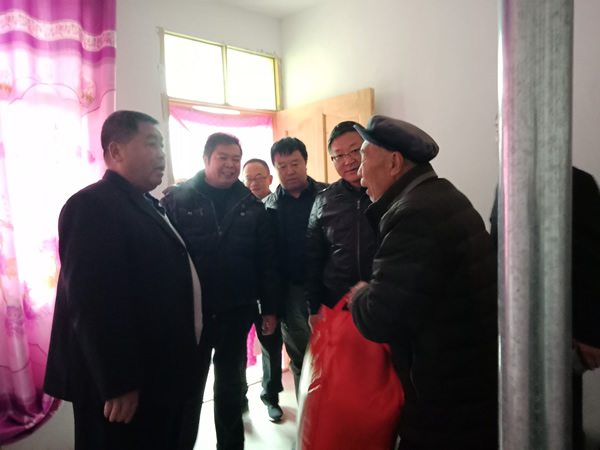 隴運集團公司開展“解難題、辦實事、送溫暖”主題黨日活動