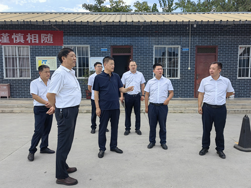 黨委書記、董事長(zhǎng)張宏偉在成縣片單位開展工作調(diào)研