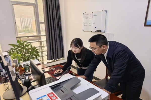隴南市隴運集團公司黨委書記、董事長馬明喜深入一線開展“五一”節(jié)日期間安全生產(chǎn)檢查