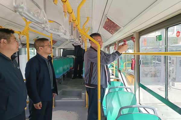 隴南市隴運(yùn)集團(tuán)公司值班領(lǐng)導(dǎo)帶隊檢查“五一”假日期間安全生產(chǎn)工作